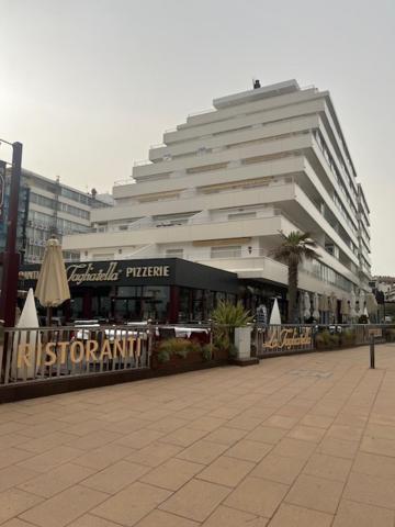 Apartamiento Vista Al Mar - Holiday Center En Roses Kültér fotó